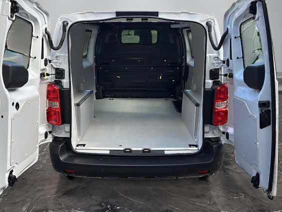 Vehicle image 10 Vehicle image 10