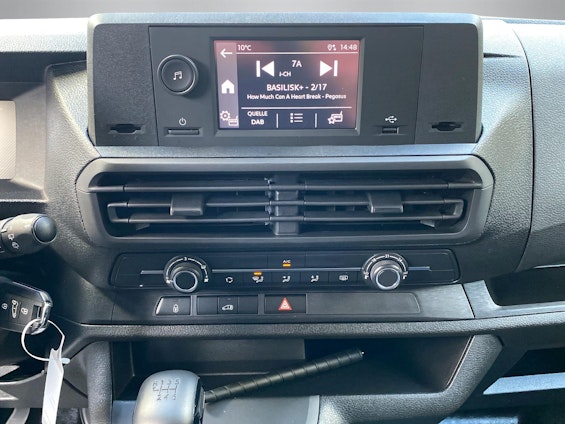 Vehicle image 4 Vehicle image 4