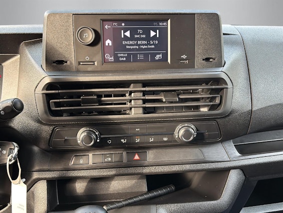 Vehicle image 4 Vehicle image 4