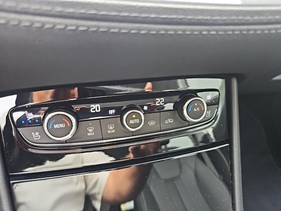 Vehicle image 23 Vehicle image 23