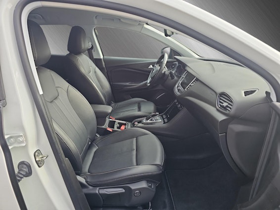 Vehicle image 14 Vehicle image 14