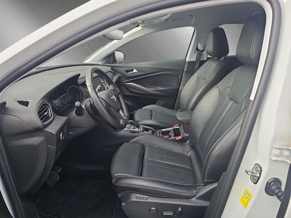 Vehicle image 8 Vehicle image 8