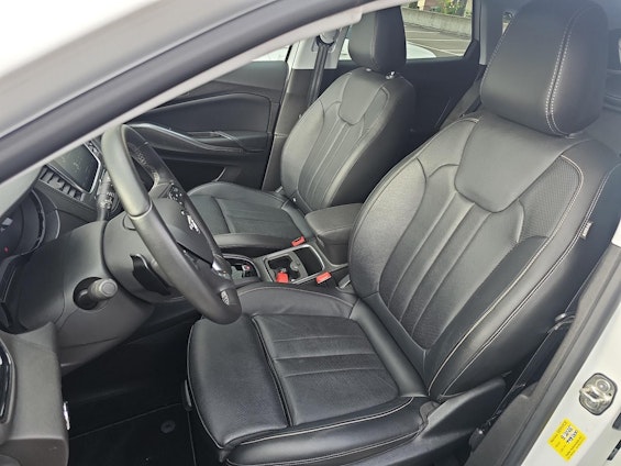 Vehicle image 16 Vehicle image 16