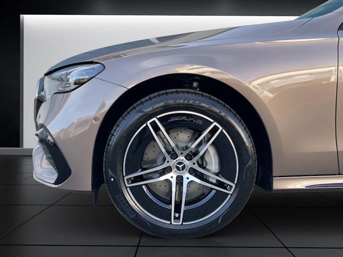 Vehicle image MERCEDES-BENZ E 300