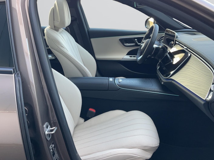 Vehicle image MERCEDES-BENZ E 300