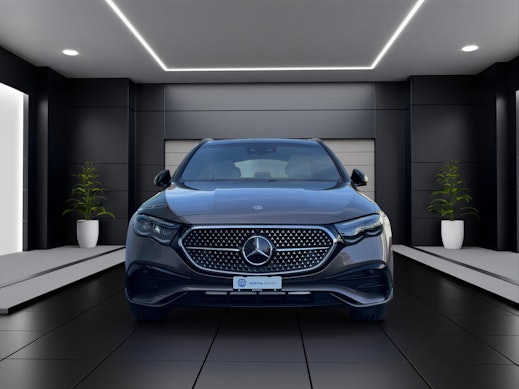 MERCEDES-BENZ E 300 de AMG Line 4matic Kombi 1