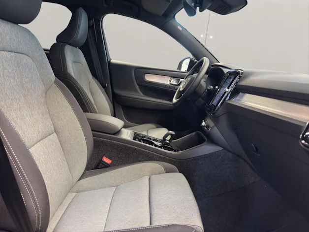Volvo XC40 2.0 B3 MH Plus Dark
