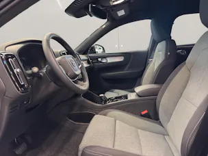 Volvo XC40 2.0 B3 MH Plus Dark