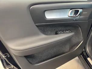 Volvo XC40 2.0 B3 MH Plus Dark
