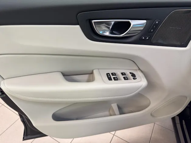Volvo XC60 2.0 T8 TE Ultra Dark eAWD