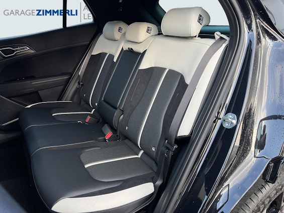 Vehicle image 9 Vehicle image 9