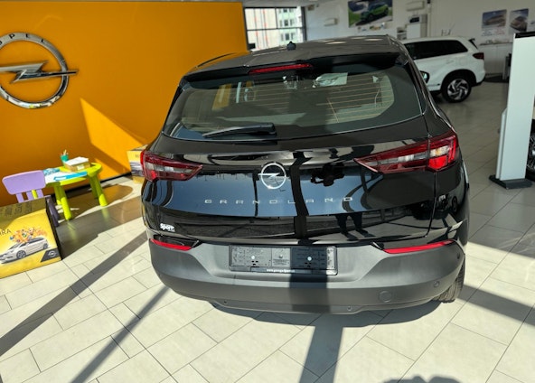 Vehicle image 4 Vehicle image 4