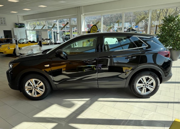 Vehicle image 3 Vehicle image 3