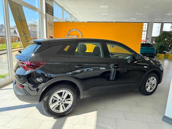 Vehicle image 18