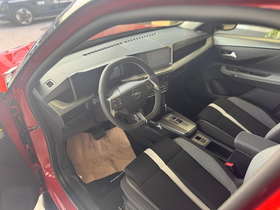 Vehicle image 8 Vehicle image 8