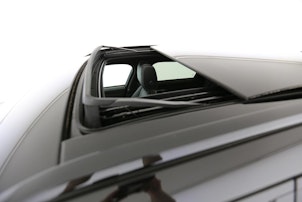 Vehicle image LAND ROVER Range Rover Velar 2.0 T R-Dynamic S