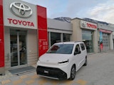 First vehicle image
