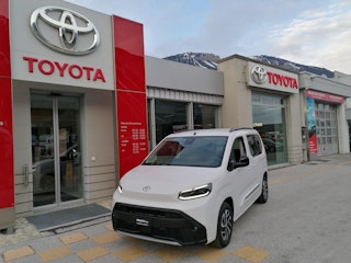 Vehicle image TOYOTA PROACE CITY VERSO 0 Vehicle image TOYOTA PROACE CITY VERSO 0
