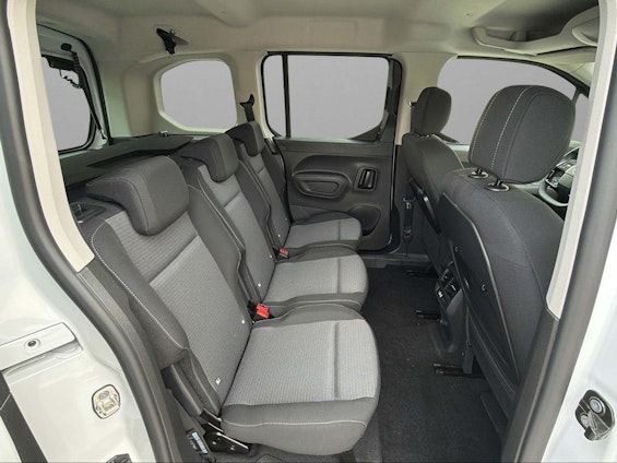 Vehicle image 8 Vehicle image 8