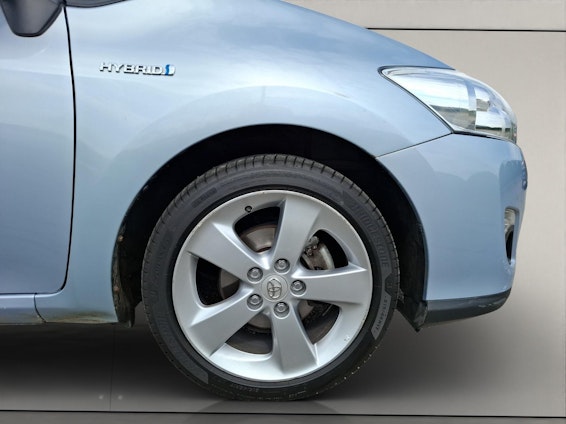 Vehicle image 15