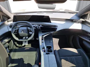 Peugeot 5008 e-Launch Edition AWD