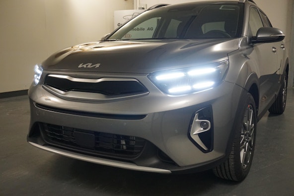 First vehicle image