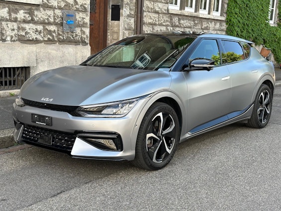 First vehicle image