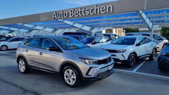 First vehicle image