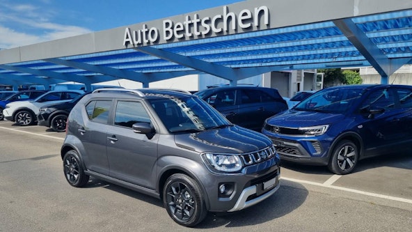 First vehicle image