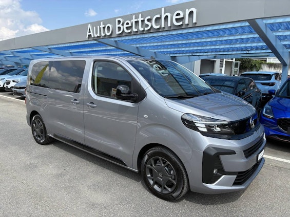 First vehicle image