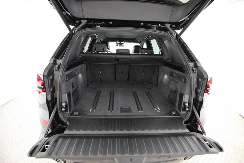 Vehicle image BMW X5