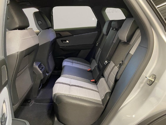 Vehicle image 9 Vehicle image 9