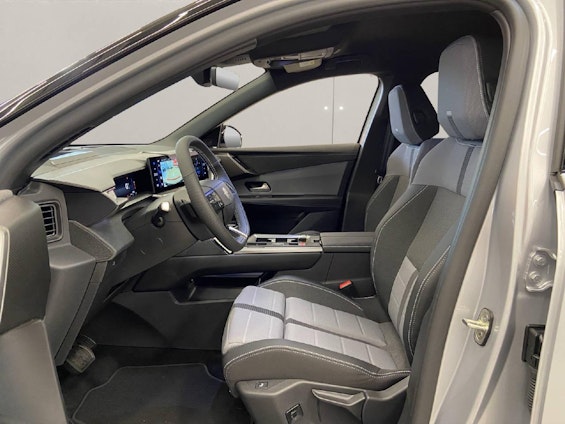 Vehicle image 4 Vehicle image 4