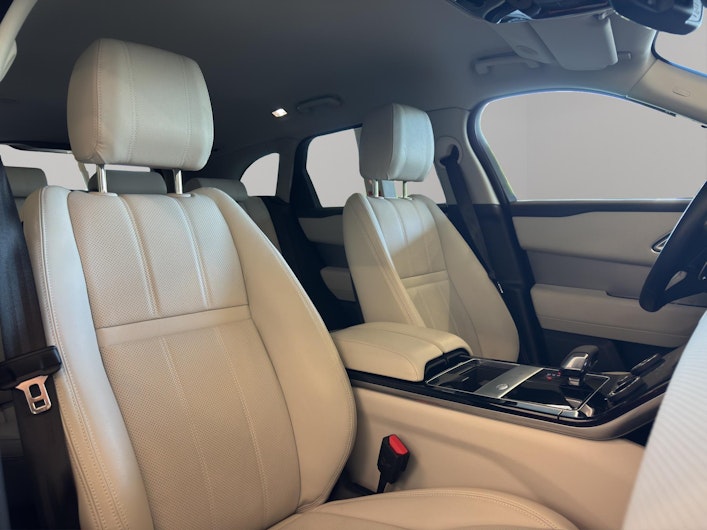 Vehicle image LAND ROVER RANGE ROVER VELAR