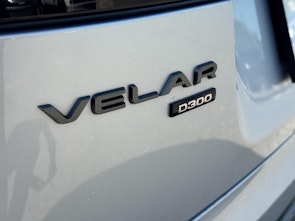 Vehicle image LAND ROVER Range Rover Velar 3.0 D I6 300 R-Dynamic