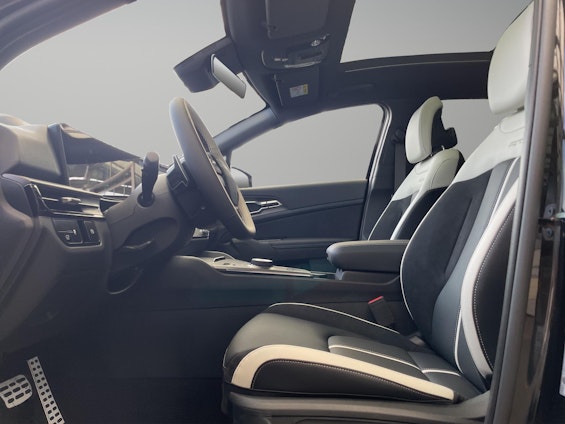 Vehicle image 9 Vehicle image 9