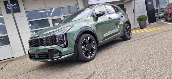 First vehicle image