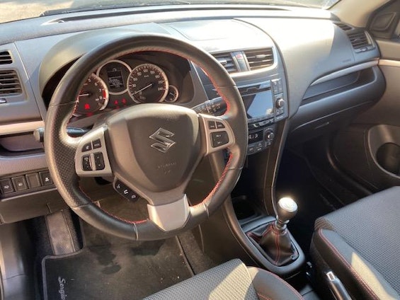 Vehicle image 6