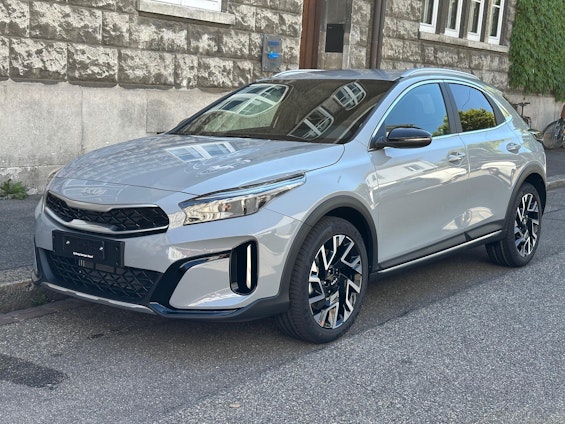 First vehicle image