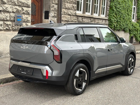 Vehicle image 4 Vehicle image 4