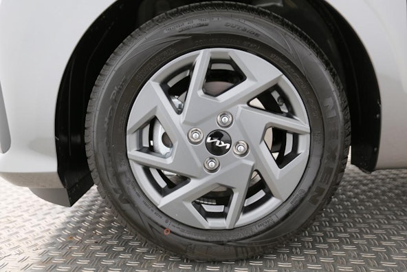 Vehicle image 4 Vehicle image 4