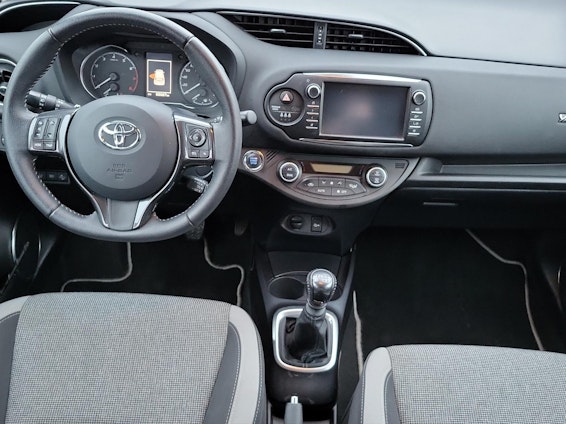 Vehicle image 13 Vehicle image 13