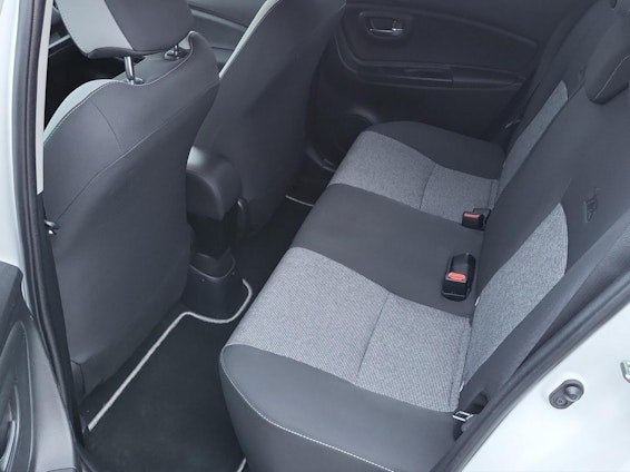 Vehicle image 14 Vehicle image 14