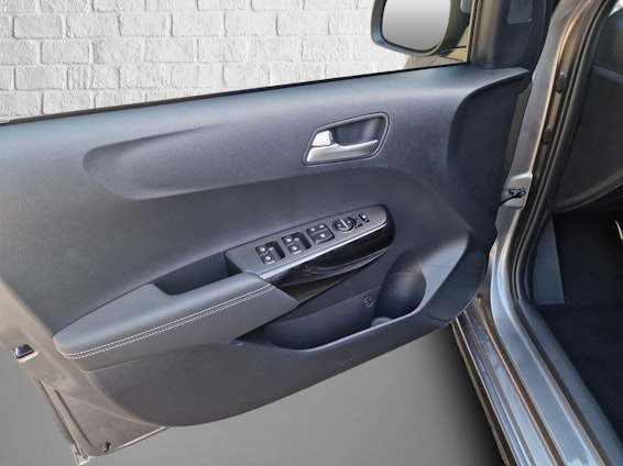 Vehicle image 18 Vehicle image 18