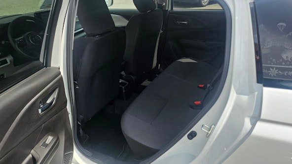 Vehicle image 14 Vehicle image 14