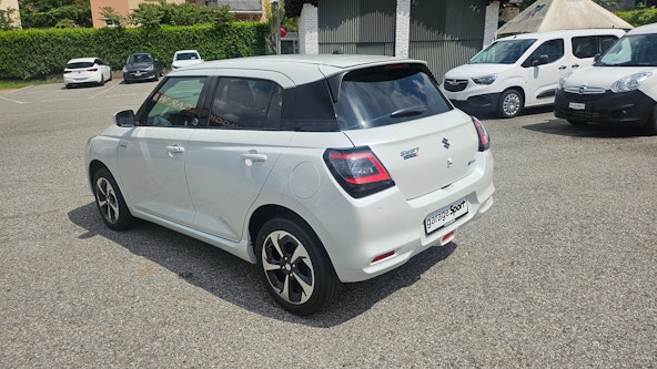 Vehicle image 4 Vehicle image 4