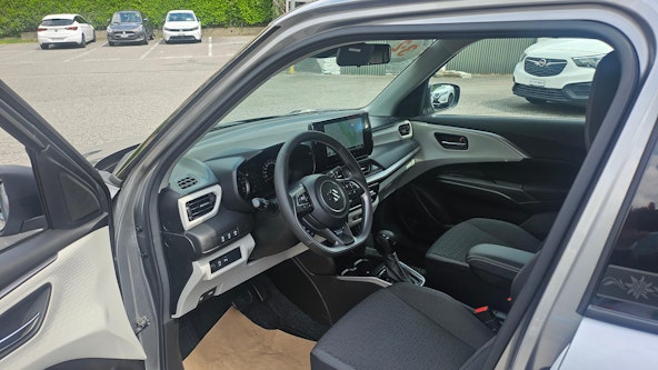Vehicle image 10