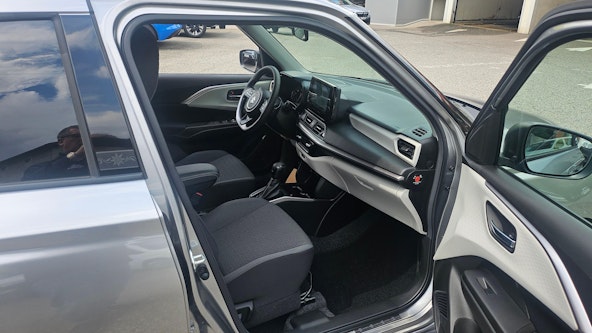 Vehicle image 26