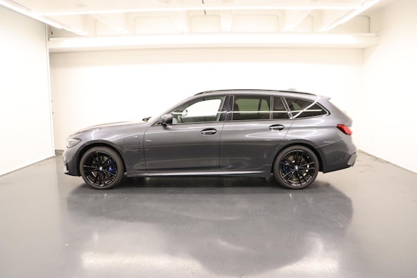 BMW 330e xDrive SAG Touring 1