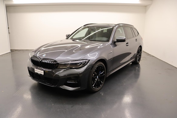 BMW 330e xDrive SAG Touring 0